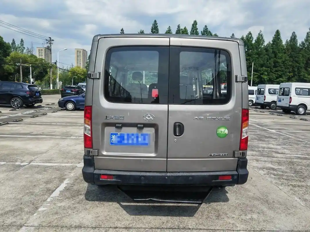 5t柴油 上牌日期:2016年8月 车辆车型:面包车 车辆产地:国产 车辆颜色