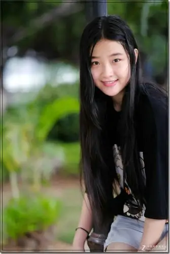 初中校花14岁小怡