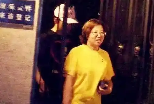 胡中惠:在郭德纲落魄时与他离婚,抛弃亲生儿子远走他乡