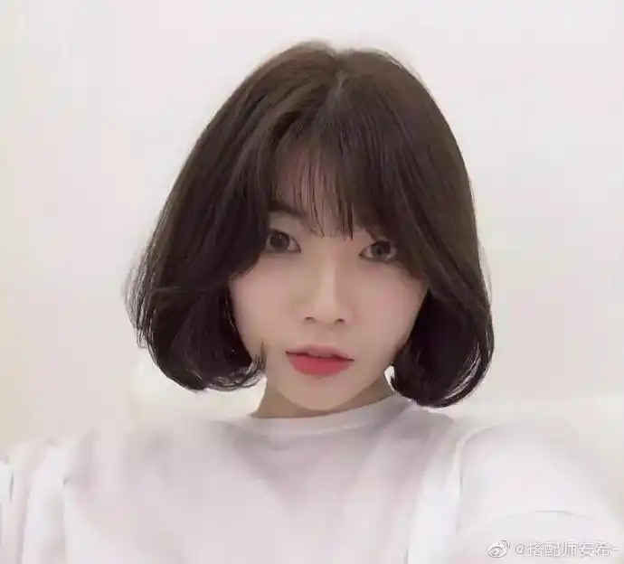 想不到什么发型又想尝试性的发型,或者不敢尝试其他烫发的妹子,都可以