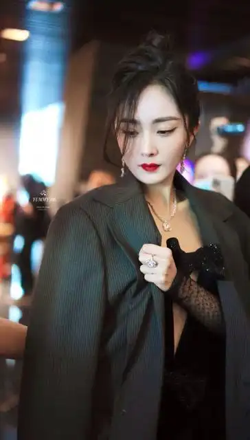 【饭拍】20210607 | 杨幂腾讯拾光盛典上班 | #杨幂黑纱细闪星光裙