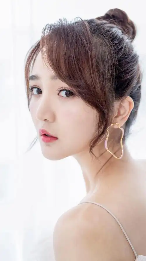 靳梦佳精美壁纸:满目秋景盈秀色,一览丰硕载歌幽