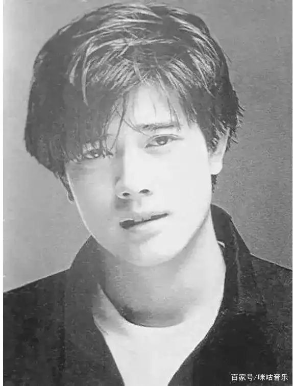 这一届的年轻人,都在学"全班最丑"的郭富城摇头