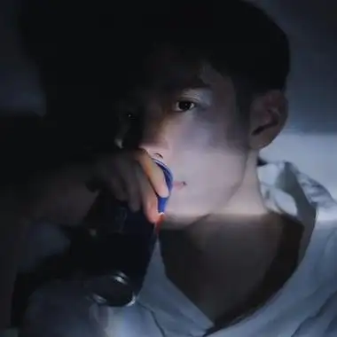 男生头像深沉忧郁