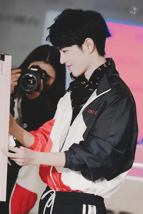 【肖战】180915 杭州 gxg ×回力站台活动