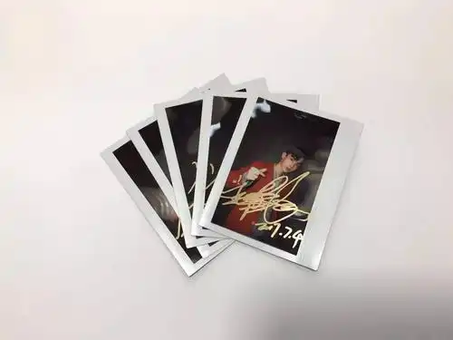郭俊辰美颜轰炸小哥哥的签名拍立得照片等你来拿哦