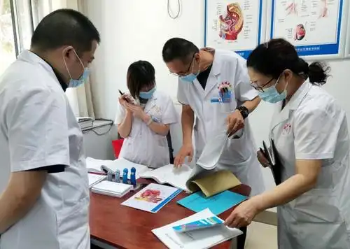 男科诊室:诊疗记录完善,工作纪律严明,环境整洁
