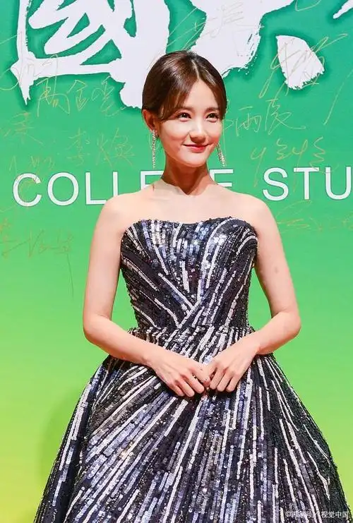 33岁李一桐,性感撩人秀色可餐!竟然这么"有料"!