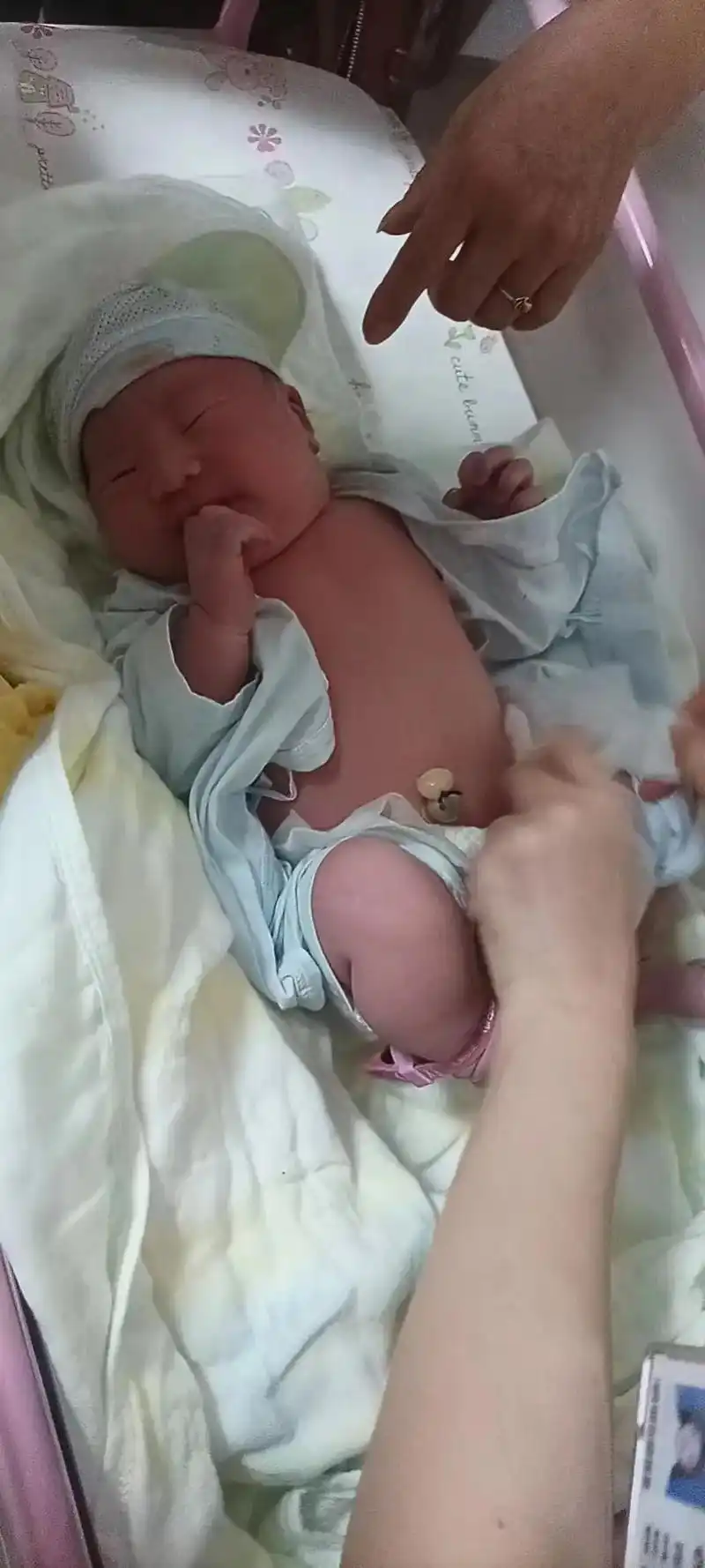 一声啼哭便是生命的宣言,一张照片记录生活最初的模样,我的小王 - 抖