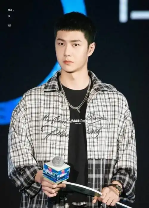 王一博 我的发型我想做就去做##王一博光影传送门大片