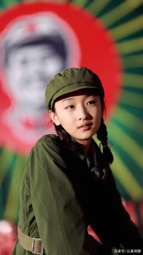 演员 周冬雨 时尚照片集锦