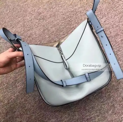 新宠loewehammock罗意威吊床包随心不羁造型百变