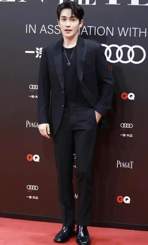 明星颜值高比例不好是硬伤,这几位男明星的全身照比例太完美!