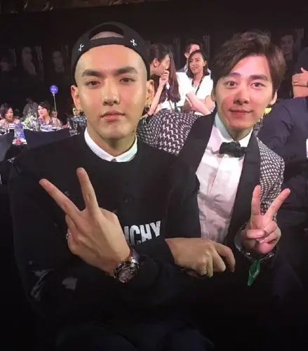 李易峰,吴亦凡(来源:网易娱乐)