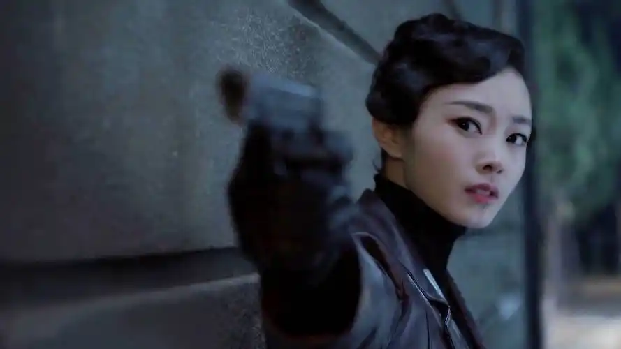 影视剧里拿枪的女明星有多飒赵丽颖杨幂宋轶陆婷玉反差演绎