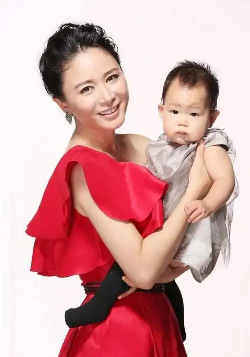 著名演员王挺辟谣:美女演员张恒不是我的妻子