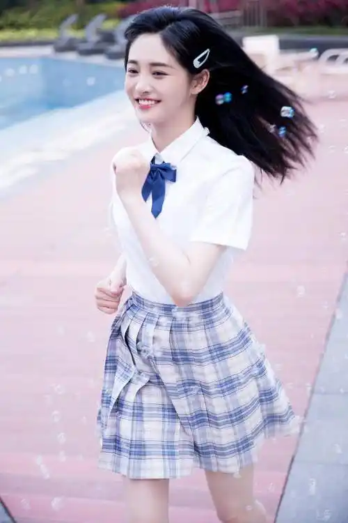 原创周洁琼化身甜心双马尾女孩夏季想要清爽就来学学她