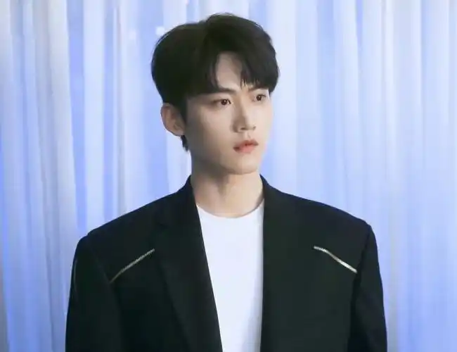 周柯宇00后清奇霸总##周柯宇抬眸杀