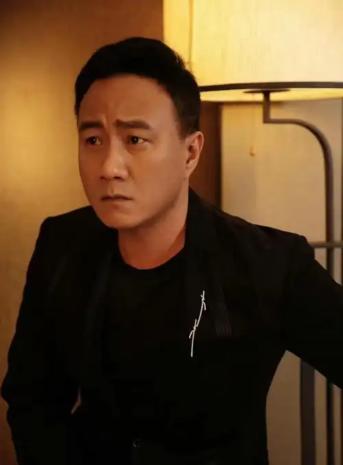 胡军:妻子8瓶啤酒把他喝倒,如今儿女双全,幸福美满