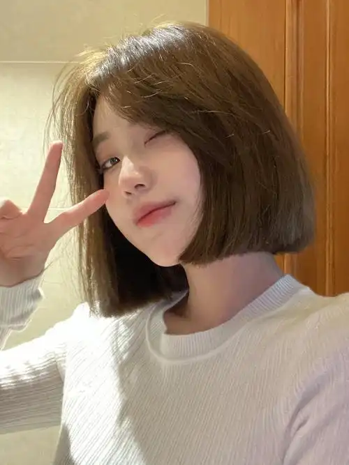 大家呼的短发教程终于来啦～因为我发量比较多经常很毛躁,好烦恼最近