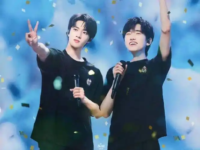 宋亚轩刘耀文新歌上线双人合照