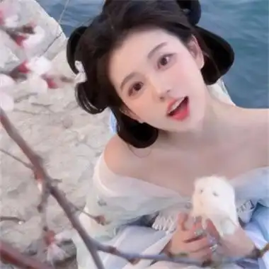 真人女生头像分享来了,最近我们可以常常的在街道上看到穿着古装的人