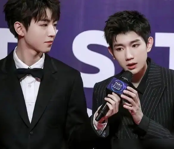 王源和王俊凯发糖,点赞粉丝p图合照,对视很甜凯源是真的|tfboys_网易