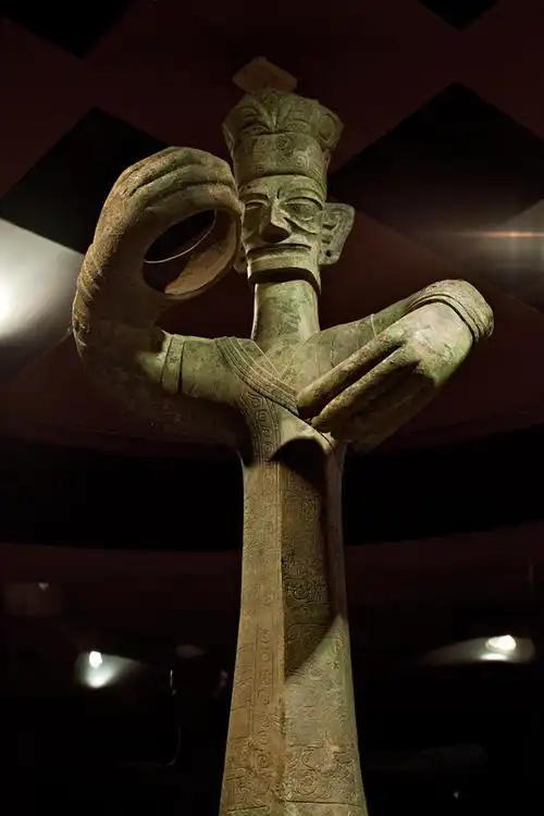 三星堆青铜大立人像造型研究--其在美术发展史中的作用