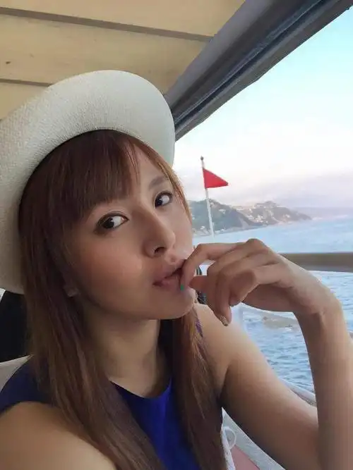 p>刘品言(esther lau),1988年8月8日出生于台湾省台北市,中国台湾