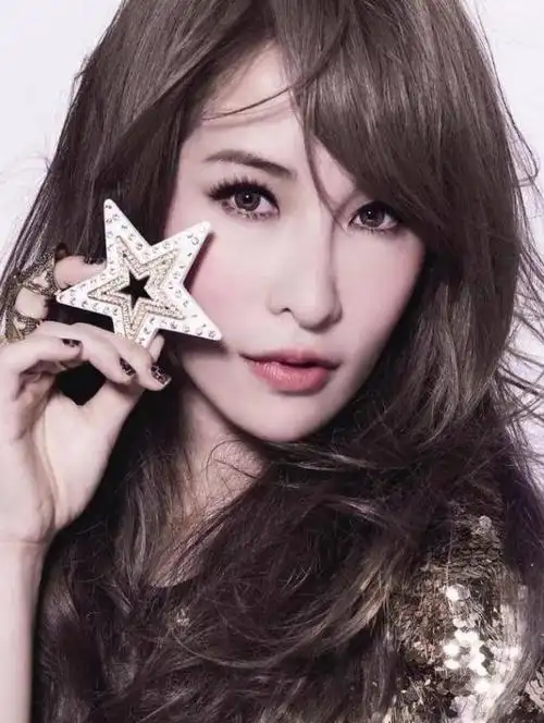 萧亚轩曾是华语流行音乐界的小天后,她在事业的巅峰时期拥有出色的