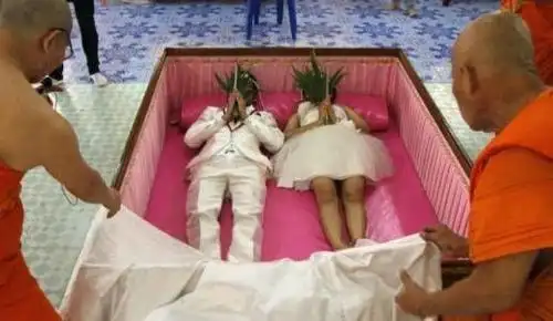 结婚这件事,6个国家2个摞命搏,1个入棺材,都系佛山噶最喜庆