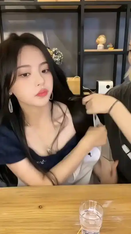 杨超越差点发生直播事故