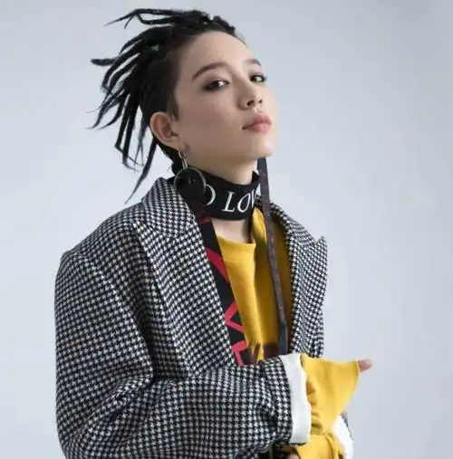 李斯丹妮音乐节演出时停电,双向爱的奔赴,在音乐理想中发光|快乐女声