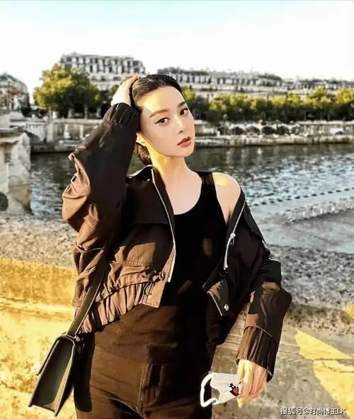 43岁的范冰冰有多会穿?私下独爱牛仔裤松弛又洋气,是穿搭鬼才