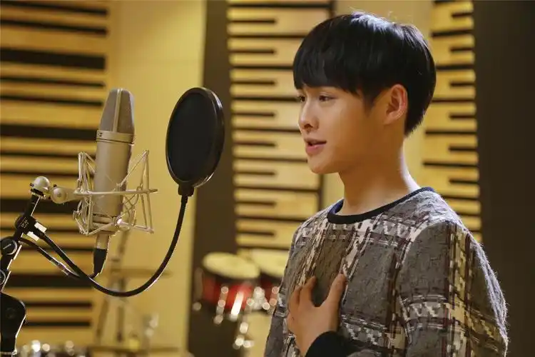 洪雨雷快男后首发单曲初次见面大受褒奖