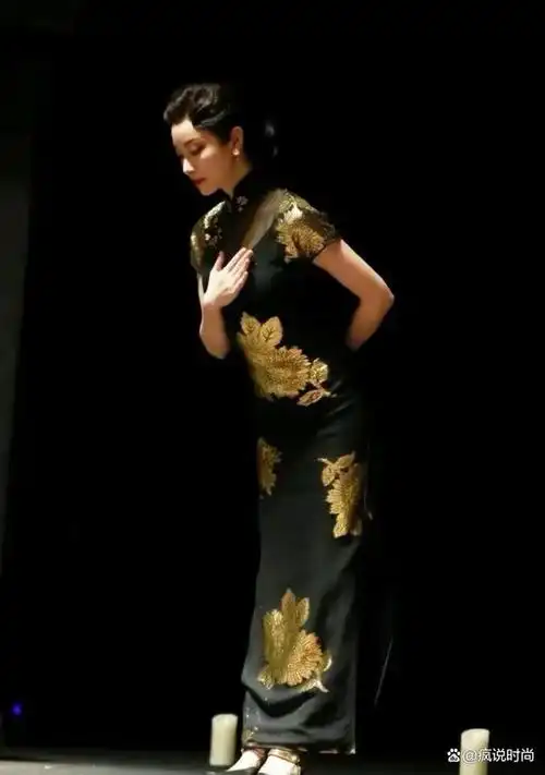 倪妮的气质无敌了,穿墨绿色旗袍秀"花瓶身材",真是端庄又迷人