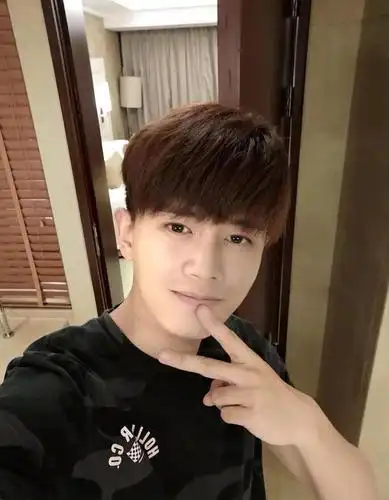 八位男明星素颜照大比拼,褪去滤镜,还是你心中的男神吗?