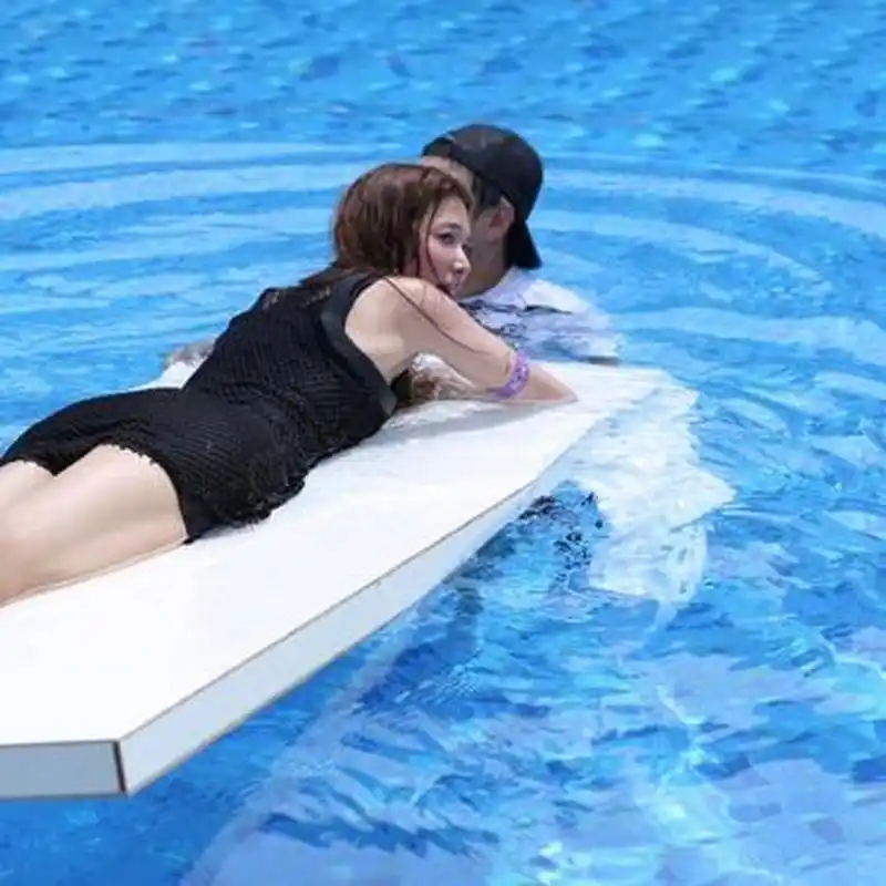 林志玲入浴照性感又健康,感觉她应该是一直在坚持锻炼,身体线条非常