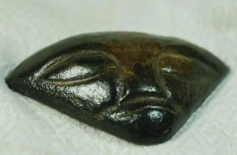 黑皮玉 人脸 - 藏品交流区 - 任南红山文化官网 - powered by discuz!