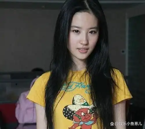 刘亦菲初中旧照曝光青涩美丽神仙姐姐果然是从小美到大