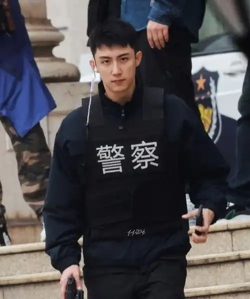 黄景瑜铁汉军装,杨紫身世曝光,刘琳拒绝演妈?