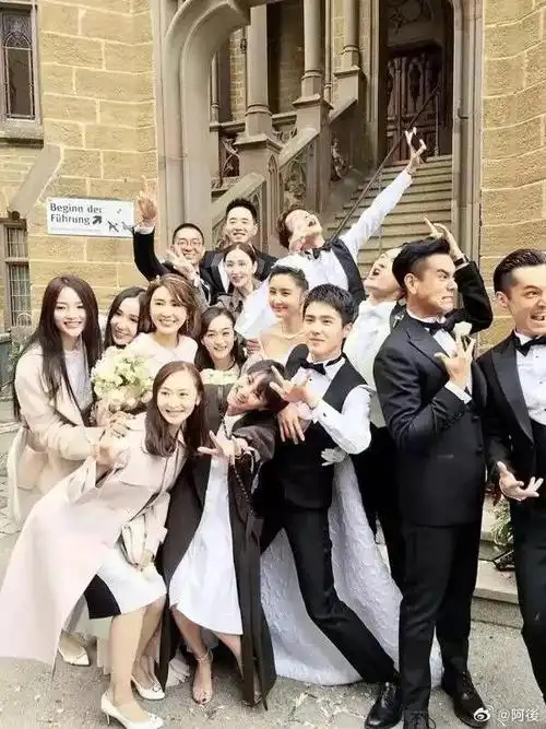 伴郎伴娘团也太和谐了吧!