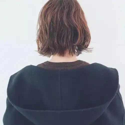 短发背影图片女生真实