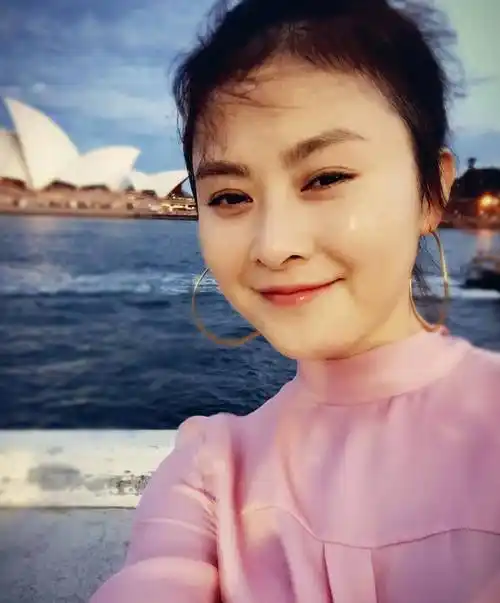 沈腾牵手王琦,从落魄潦倒中走出的患难夫妻_齐齐哈尔_自贡市_四川省