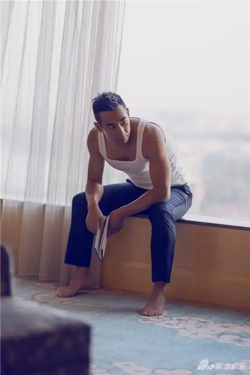 赵文卓曝型男写真 健硕身材魅力尽显_新浪图片