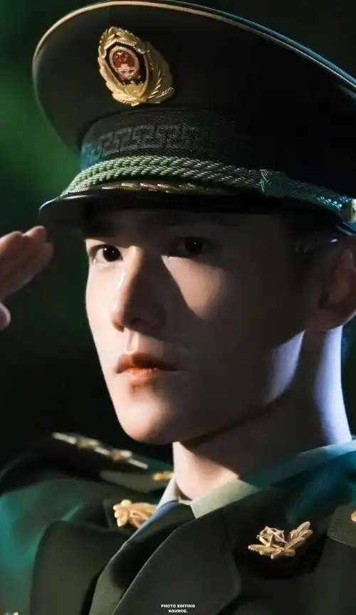 杨洋在《特战荣耀》中的烁烁星光,演技获导演与粉丝高度认可|剧照