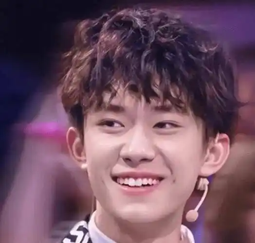 二,羊毛卷那其实羊毛卷也是当下比较火的,不管是女生