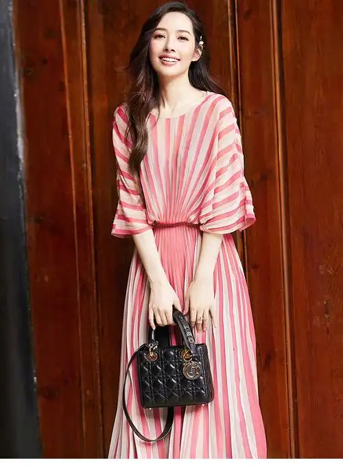 郭碧婷明星同款粉色条纹百褶蝙蝠袖雪纺仙女连衣裙货号ymf19096