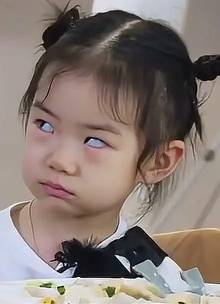 戚薇女儿 lucky 这个白眼翻的也太可爱了吧 果然是亲生的 李承铉