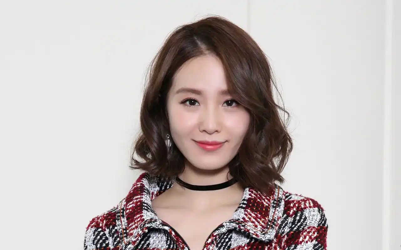 刘诗诗短发甜美气质写真图片桌面壁纸